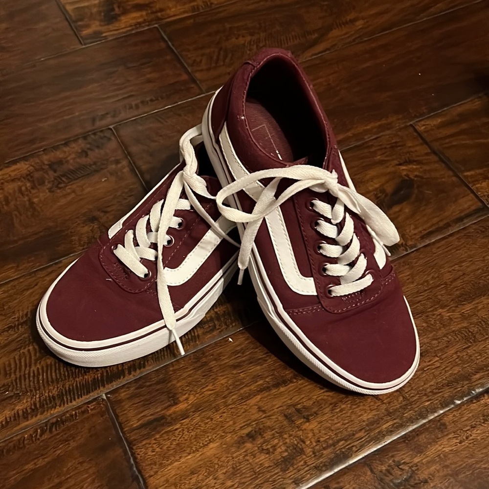 Vans maroon size 6